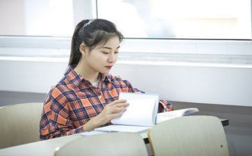大学700字演讲稿8篇