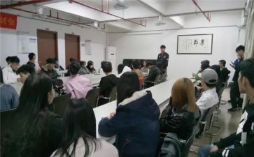 竞选副班长发言稿300精选7篇