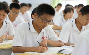 高一新生自我鉴定8篇
