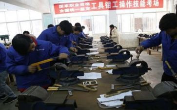 电钳工工作总结通用5篇